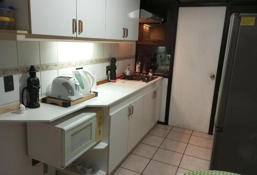 تختخواب و صبحانه Hostal Rucatremo