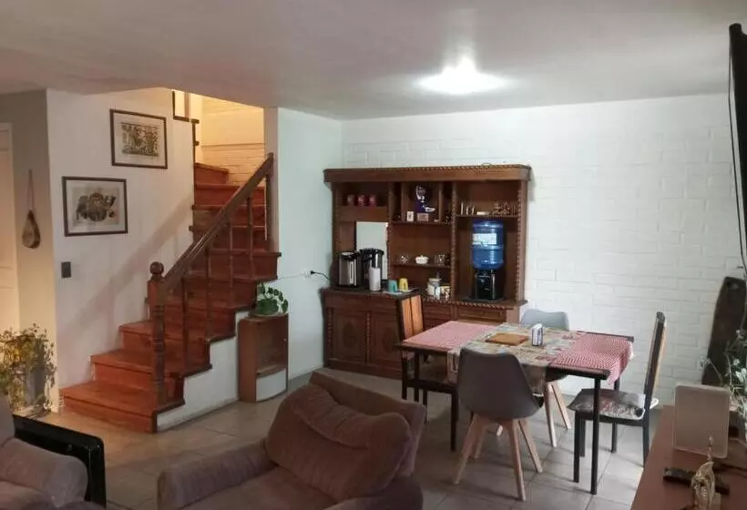 Aamiaismajoitus (B&B) Hostal Rucatremo