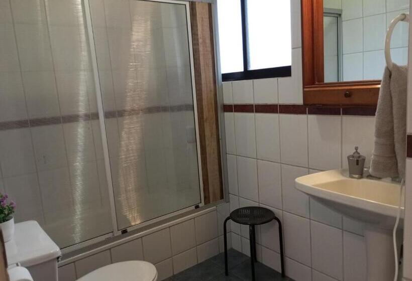 تختخواب و صبحانه Hostal Rucatremo