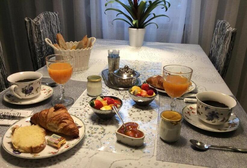 住宿加早餐  Suite Eugenie Piscine Maison Blanche Tulle