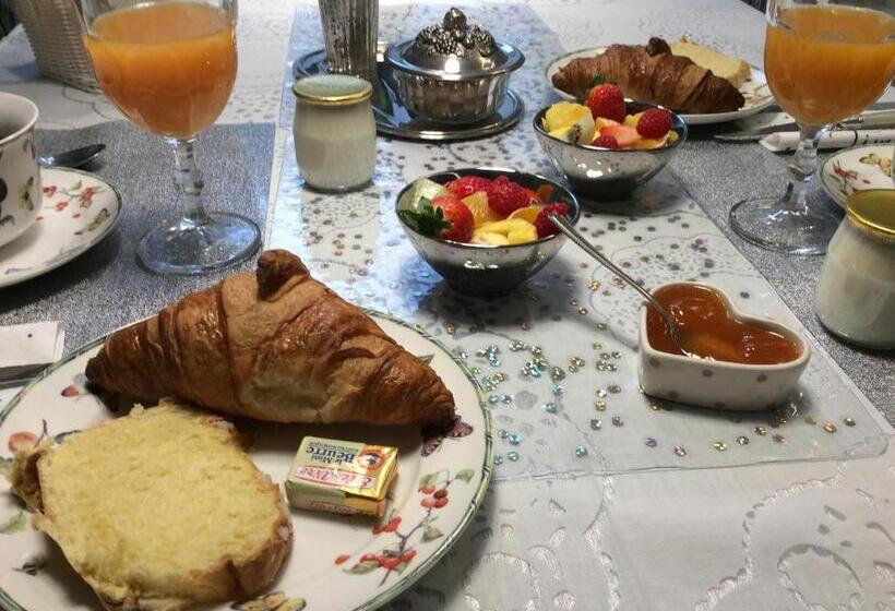 住宿加早餐  Suite Eugenie Piscine Maison Blanche Tulle