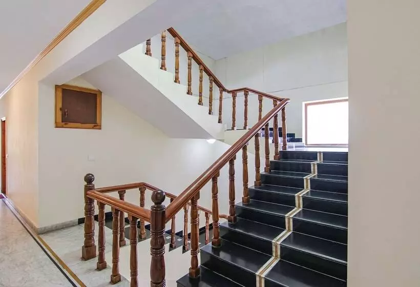 Fabhotel Prini Inn