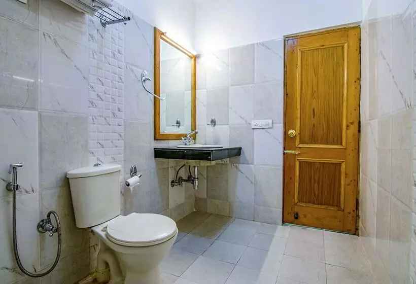 Fabhotel Prini Inn