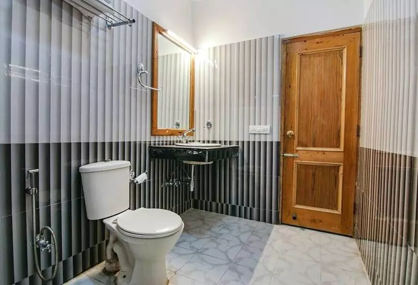 Fabhotel Prini Inn