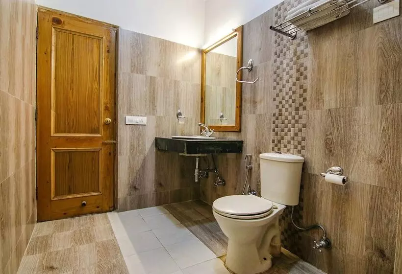 Fabhotel Prini Inn