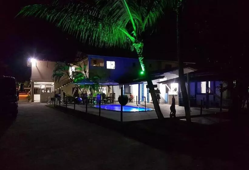 Hostel Luar