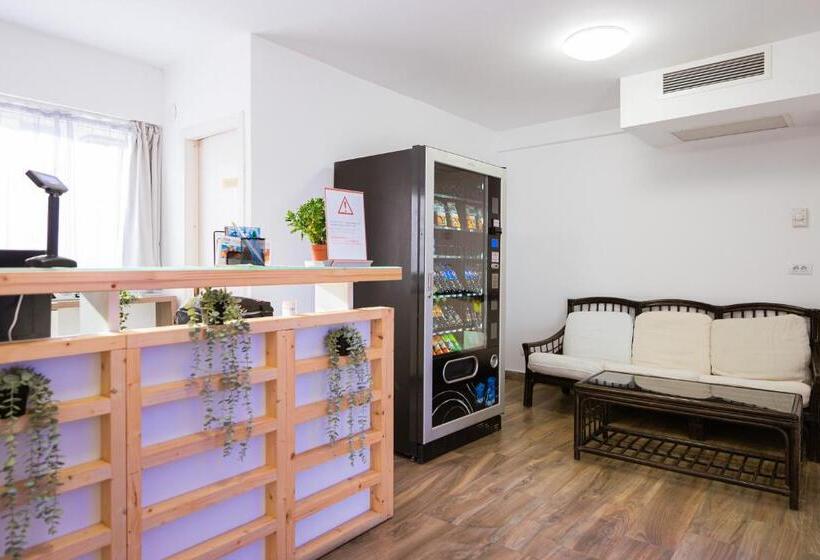 هتل Aurora Rooms 290m From Aqua Park