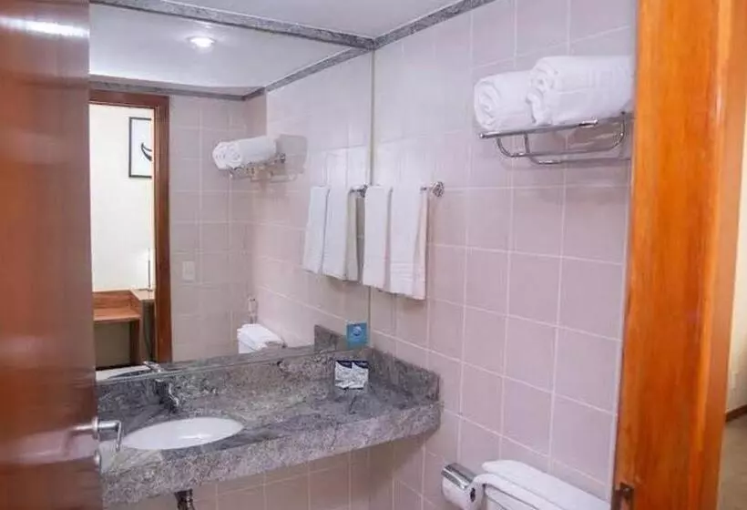 Comfort Hotel 413 Anfitriã