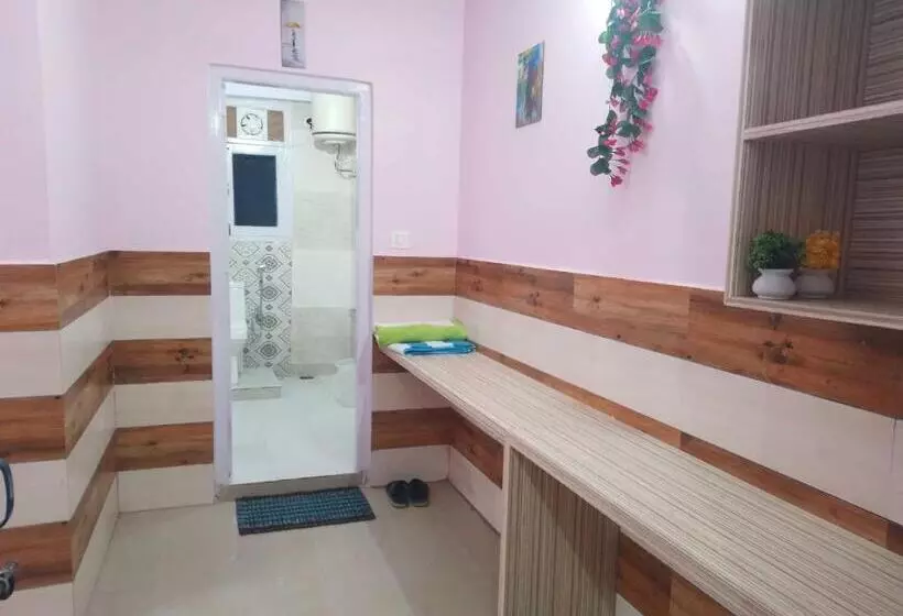 ホテル Oyo Iae508 Shree Homestay