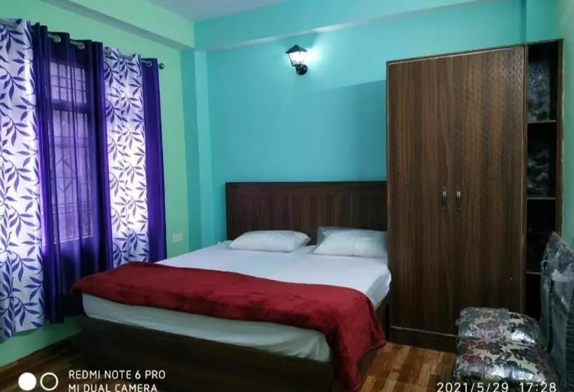 ホテル Oyo Iae508 Shree Homestay