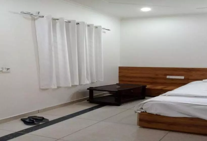 Oyo Hotel Paris Inn