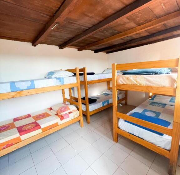 پانسیون La Pequeña Hostel