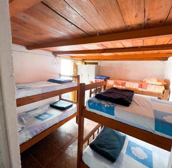 پانسیون La Pequeña Hostel