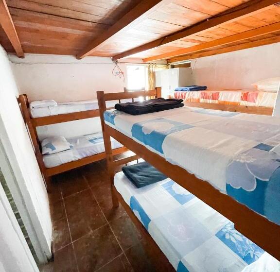 پانسیون La Pequeña Hostel