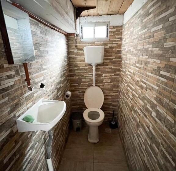 پانسیون La Pequeña Hostel