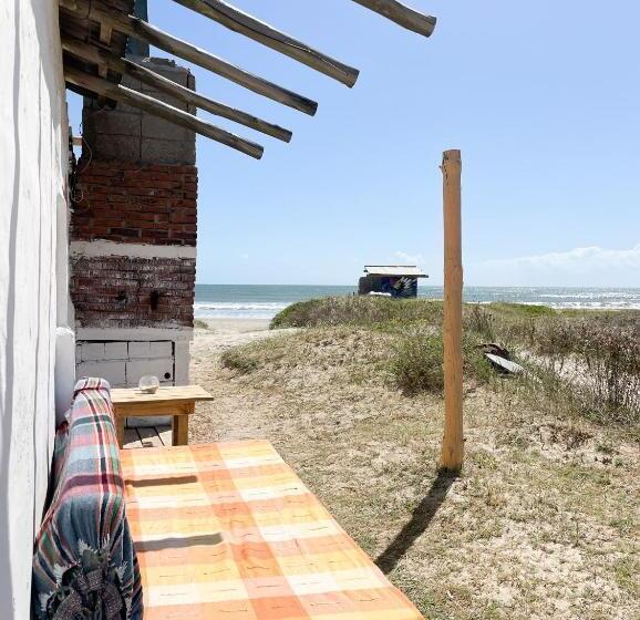 پانسیون La Pequeña Hostel