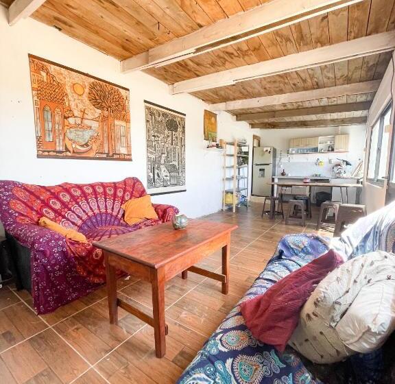 پانسیون La Pequeña Hostel