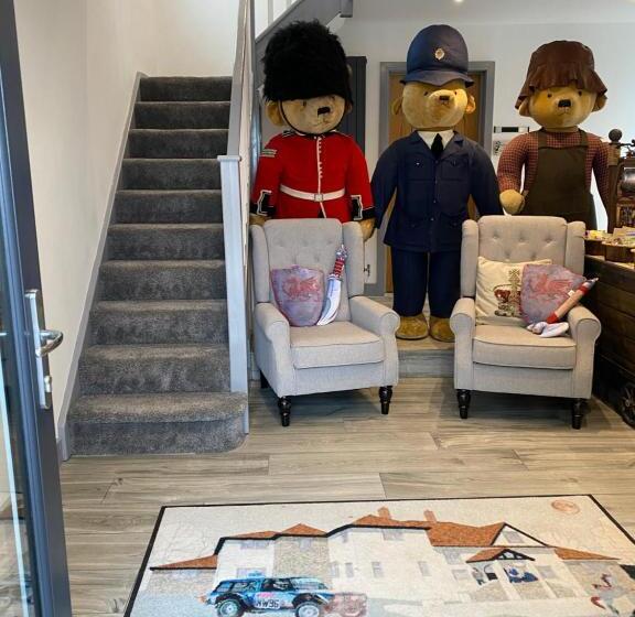 膳宿费 The Moores Castle Holiday Suites