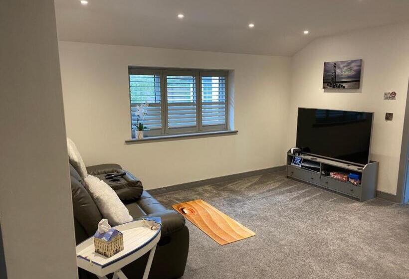 膳宿费 The Moores Castle Holiday Suites