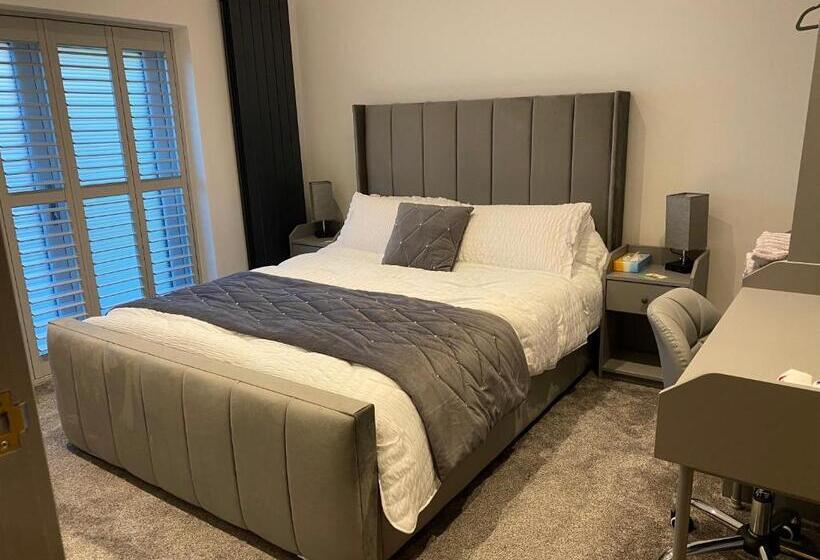 膳宿费 The Moores Castle Holiday Suites