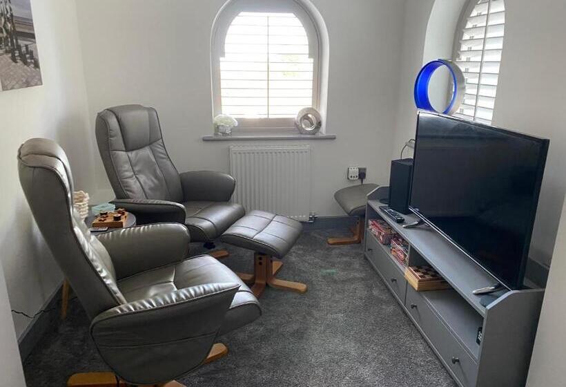 膳宿费 The Moores Castle Holiday Suites