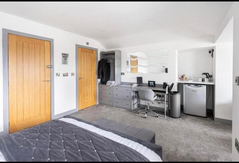 膳宿费 The Moores Castle Holiday Suites