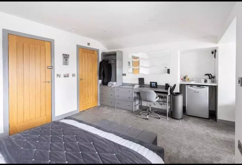 ペンション The Moores Castle Holiday Suites