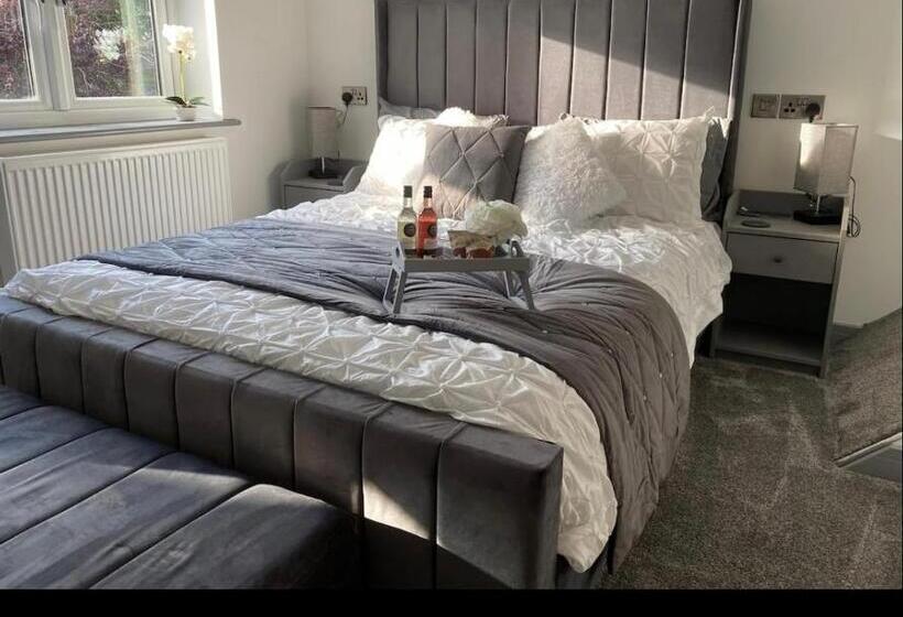 膳宿费 The Moores Castle Holiday Suites