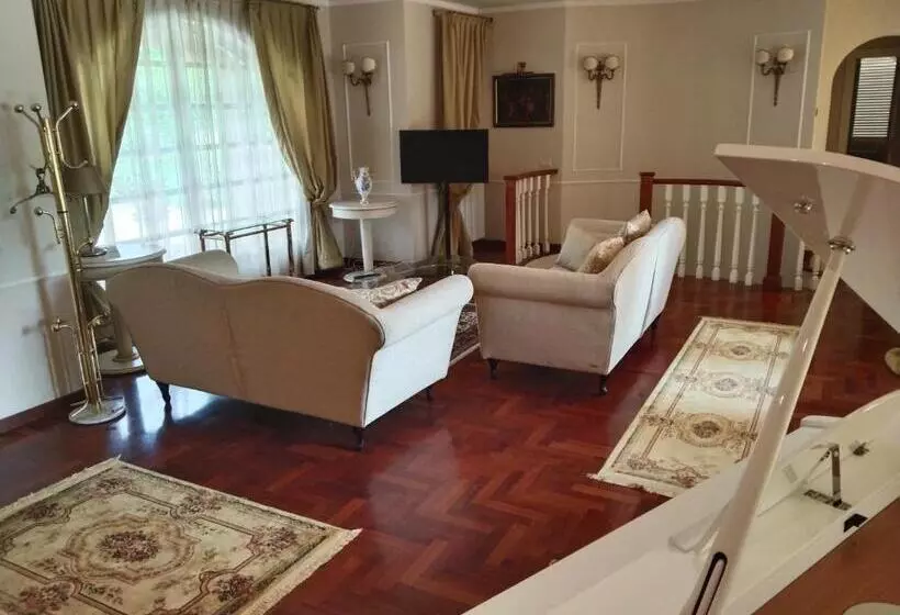ペンション Villa San Redina   B&b