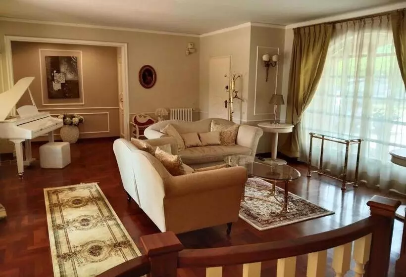 ペンション Villa San Redina   B&b