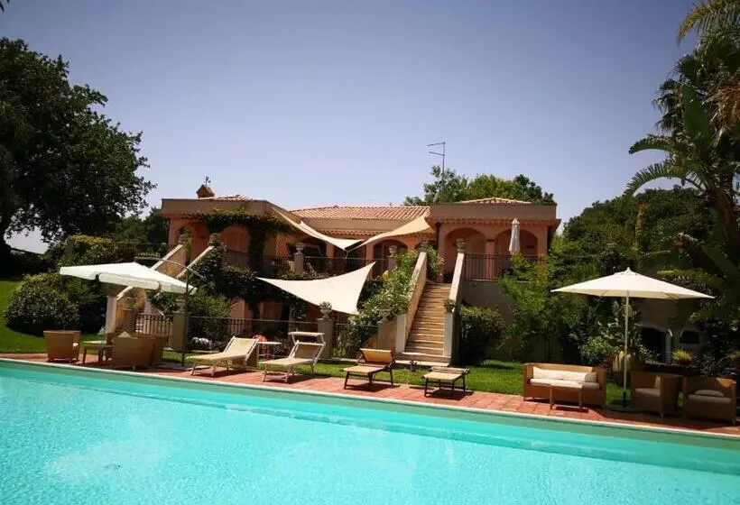 ペンション Villa San Redina   B&b