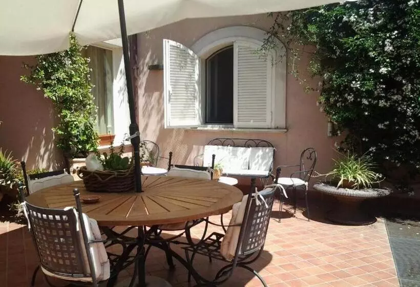 ペンション Villa San Redina   B&b