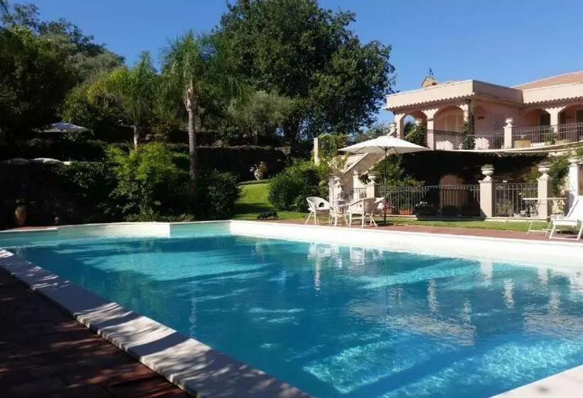 ペンション Villa San Redina   B&b