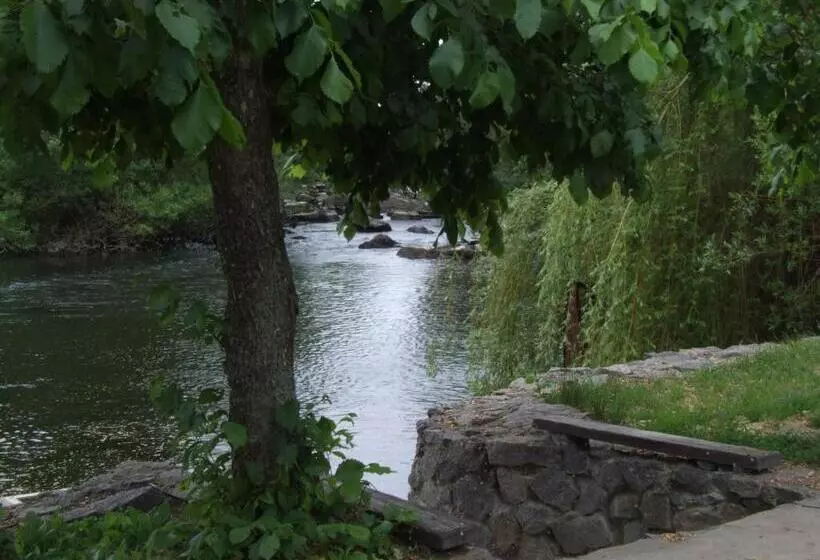 ユースホステル гостевая усадьба родовое гнездо