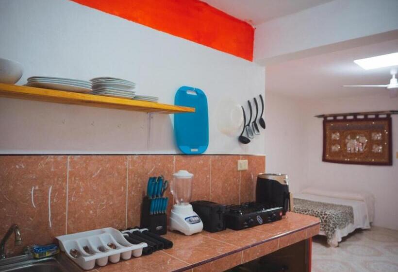 Общежитие Casa Gajah Hotel Cuyo