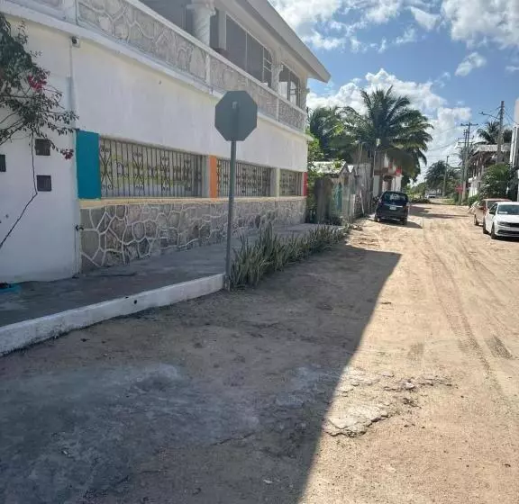 ユースホステル Casa Gajah Hotel Cuyo