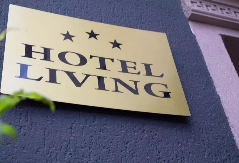 هتل Living