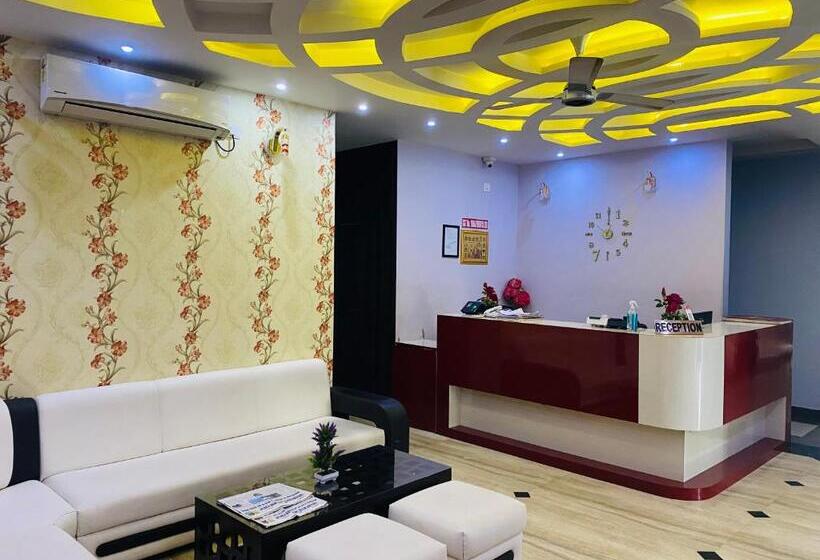 Отель Saayein Residency