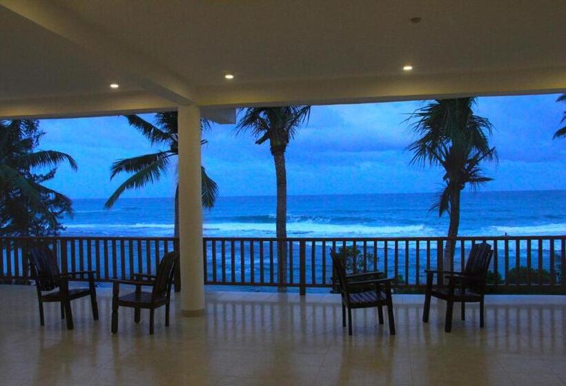 בית מלון כפרי Savenrose Beach Villa