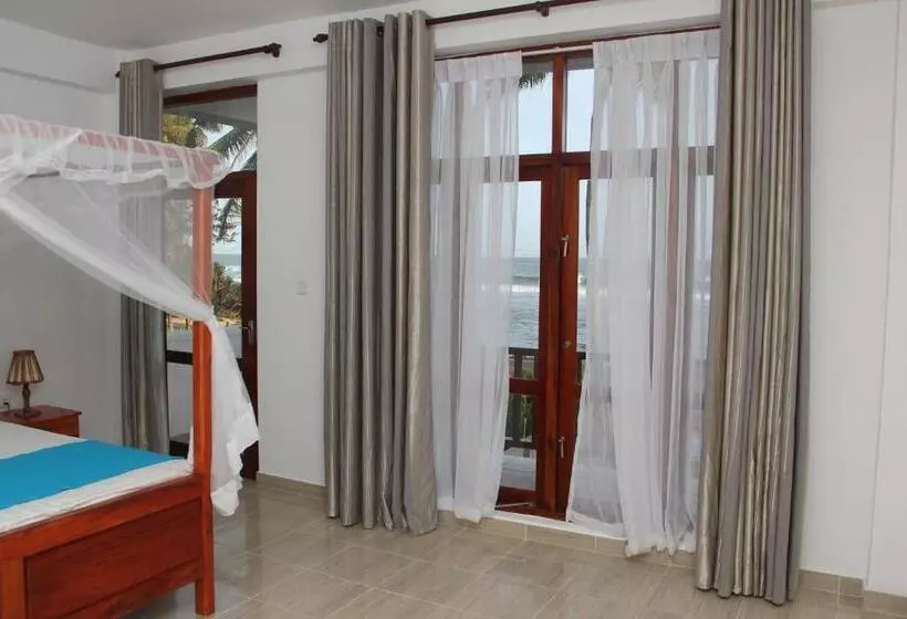 ホテル Savenrose Beach Villa