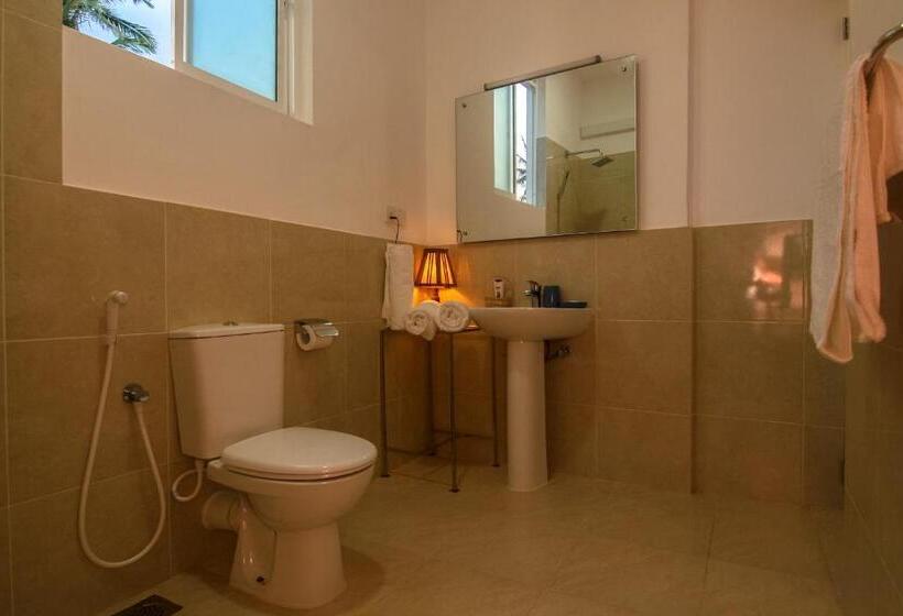 בית מלון כפרי Savenrose Beach Villa