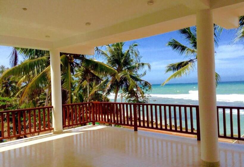 בית מלון כפרי Savenrose Beach Villa