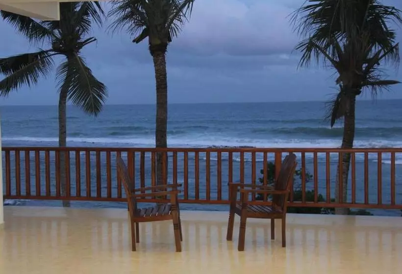 ホテル Savenrose Beach Villa