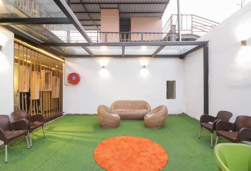 Oyo Hotel Mm Inn And Cafe