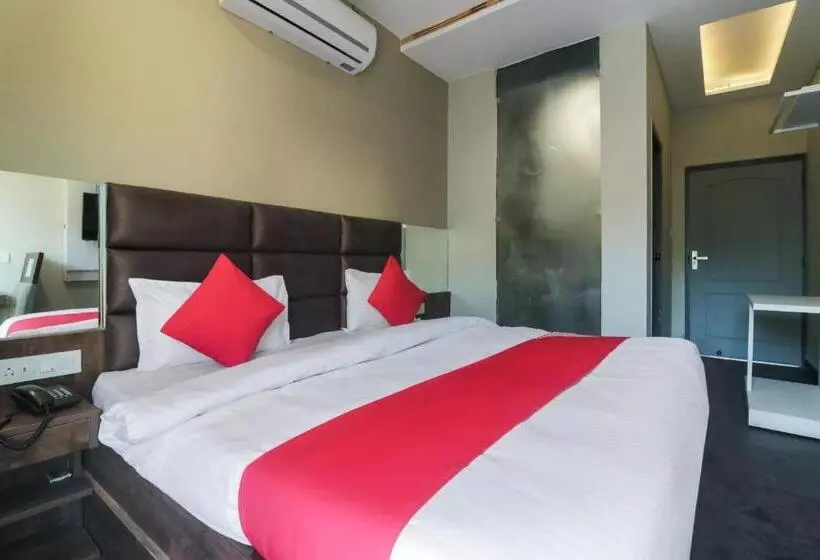 Oyo Hotel Mm Inn And Cafe