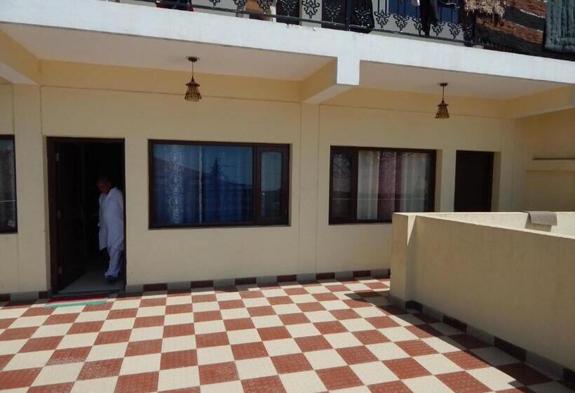 Pensjonat Basant Watika