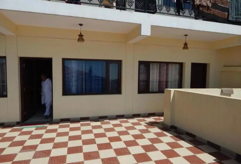 Pension  Basant Watika