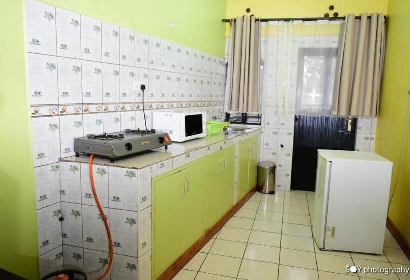 پانسیون Mpeta House