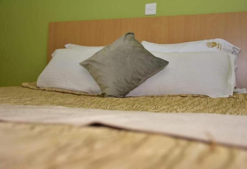 پانسیون Mpeta House