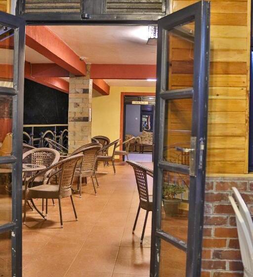 پانسیون Mpeta House